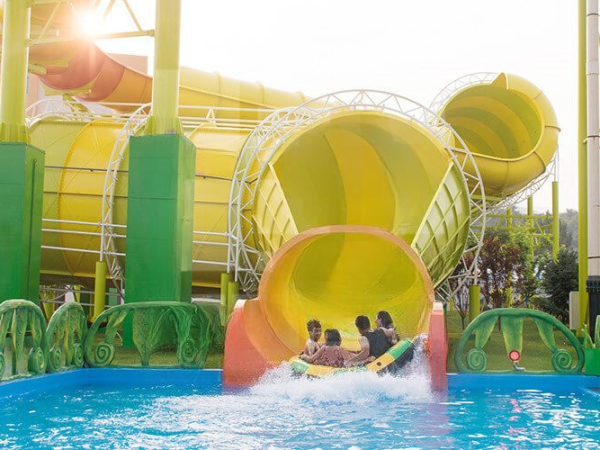 truot-tran-cong-vien-nuoc-VGTwaterparks