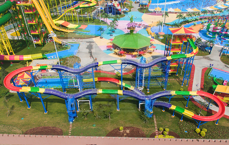 tau-luon-sieu-toc-truot-nuoc-7-cong-vien-nuoc-VGTwaterparks