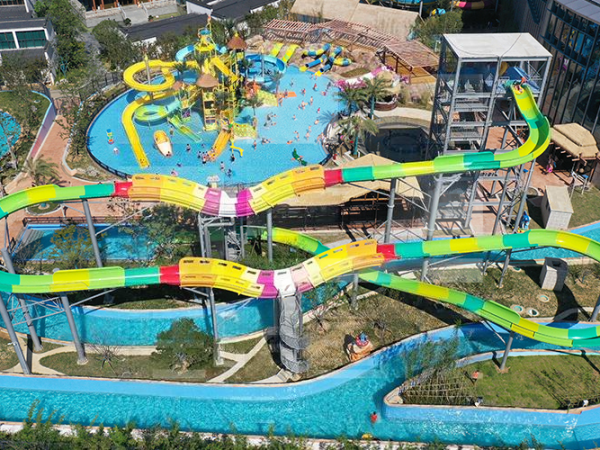 tau-luon-sieu-toc-truot-nuoc-cong-vien-nuoc-VGTwaterparks