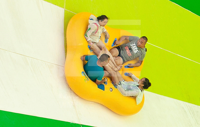 truot-loa-lon-1-cong-vien-nuoc-VGTwaterparks