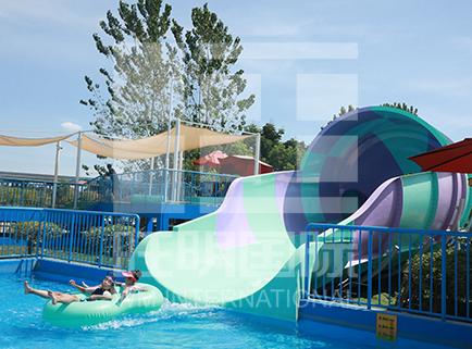 truot-ran-duoi-chuong-tre-em-2-cong-vien-nuoc-VGTwaterparks