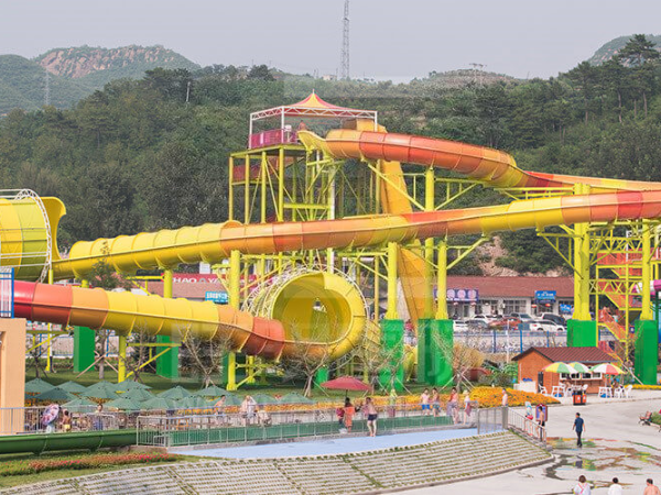 truot-tran-cong-3-vien-nuoc-VGTwaterparks-1