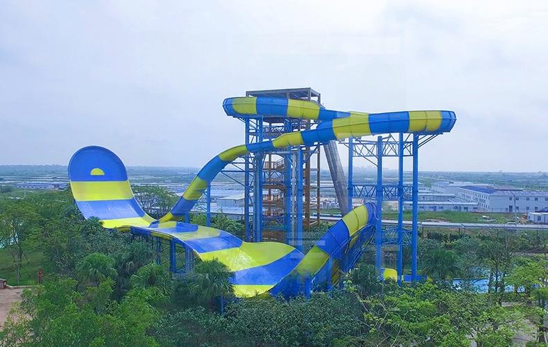 Cầu trượt ván lớn (5) - Công viên nước VGTWaterparks