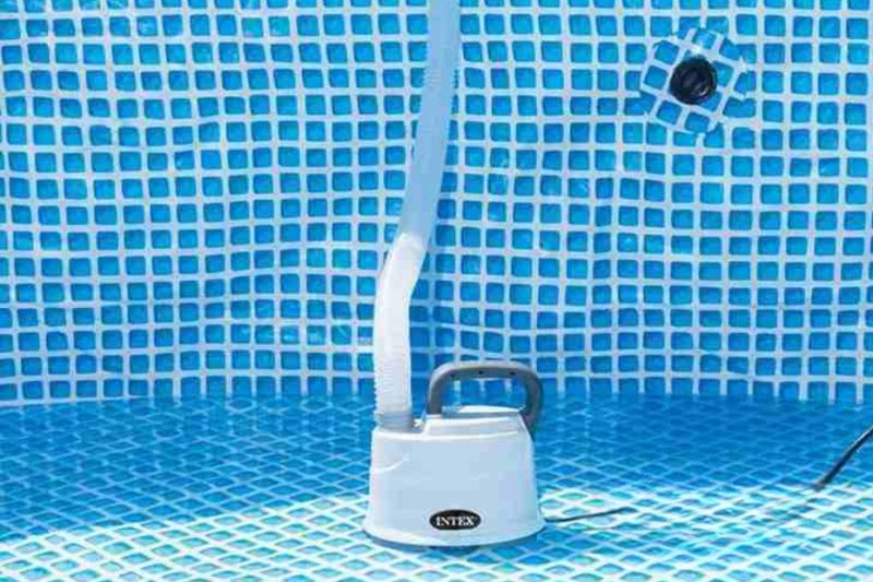 cách hút đáy hồ bơi