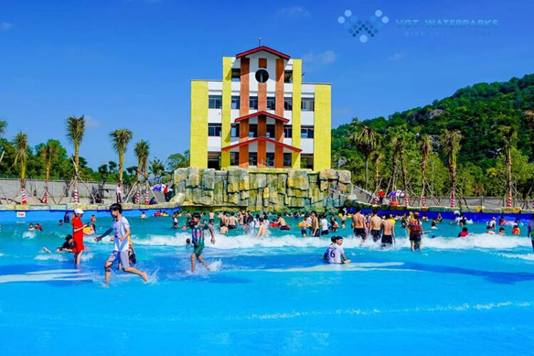 Hồ tạo sóng tại công viên nước Thanh Long