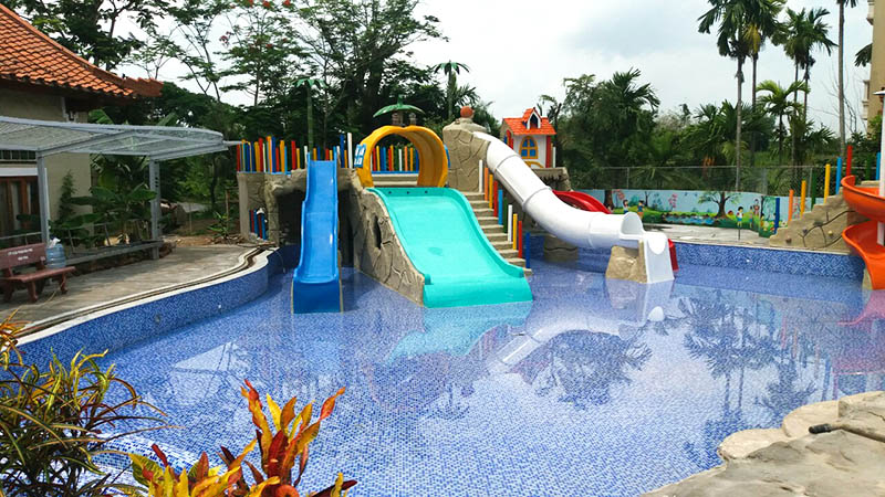 Máng trượt hồ bơi 4