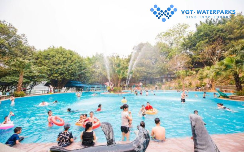 Vui chơi tại công viên nước Ao Vua